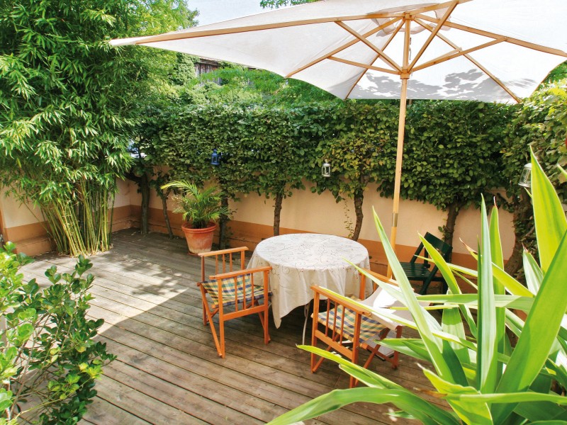 Decking and Round Wood Cobbles PINE